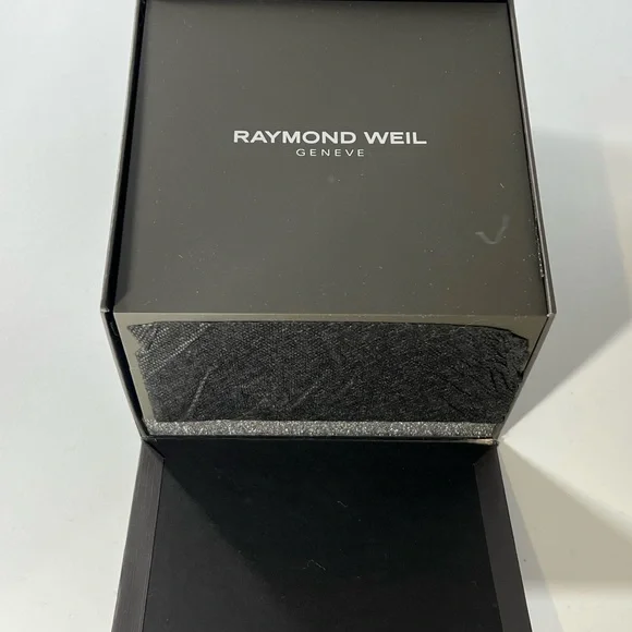 Raymond Weil Diamond Dial Noemia 27mm Watch-Brand New! 5127-ST-00985/MSRP $1275 - Picture 3 of 11